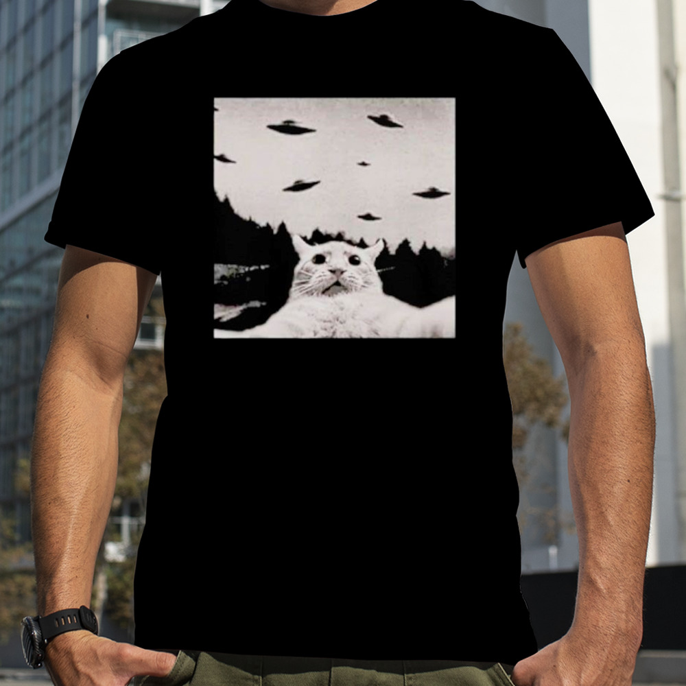 Cat taking a selfie UFOs funny shirt