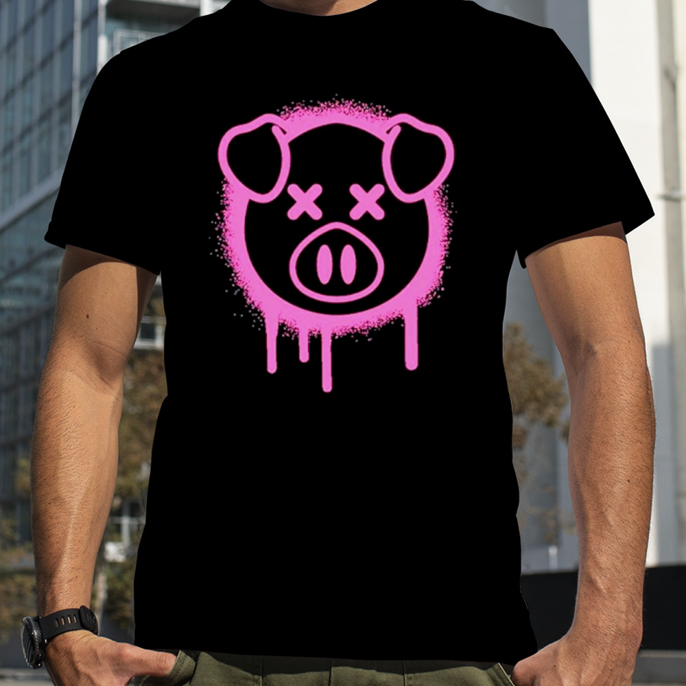 Spray paint pig shirt