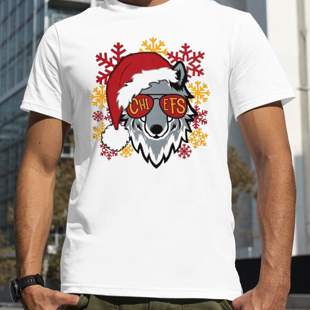 Christmas Wolf Santa Hat Football Kansas City Chiefs T-shirt