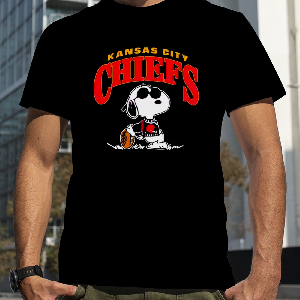 Vintage Snoopy Football Kansas City Chiefs Nfl 2023 T-shirt