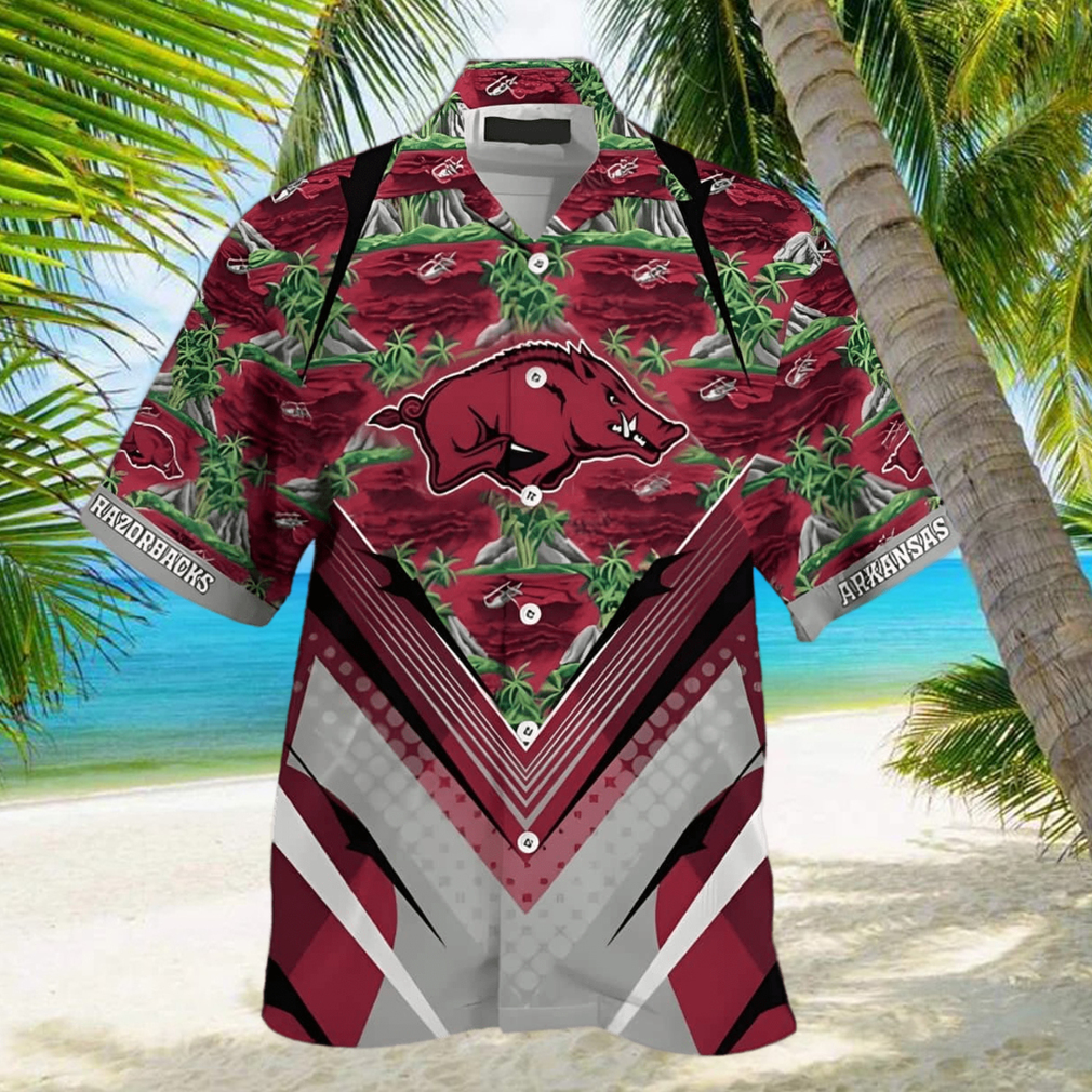 NCAA Arkansas Razorbacks Hawaiian Shirt Practical Beach Gift For Him - Limotees