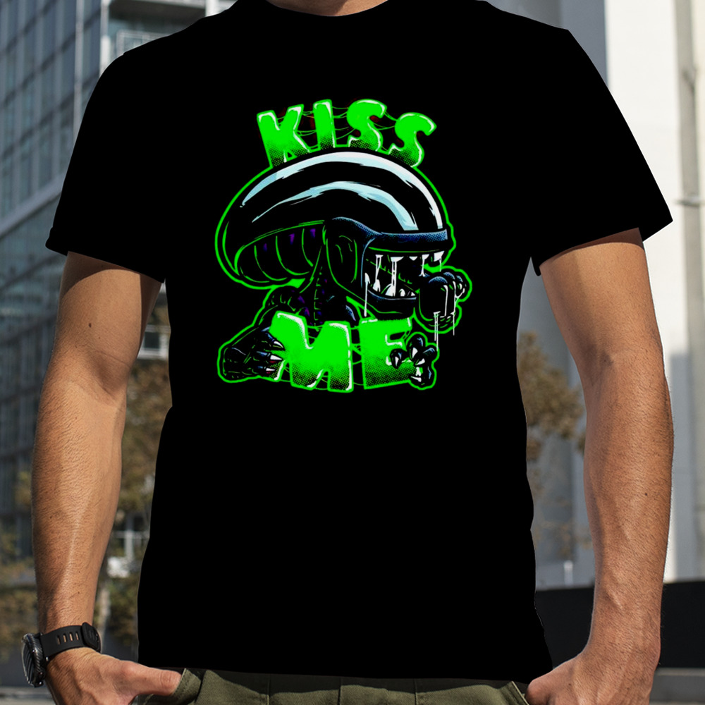 Xenomorph wants a kiss shirt