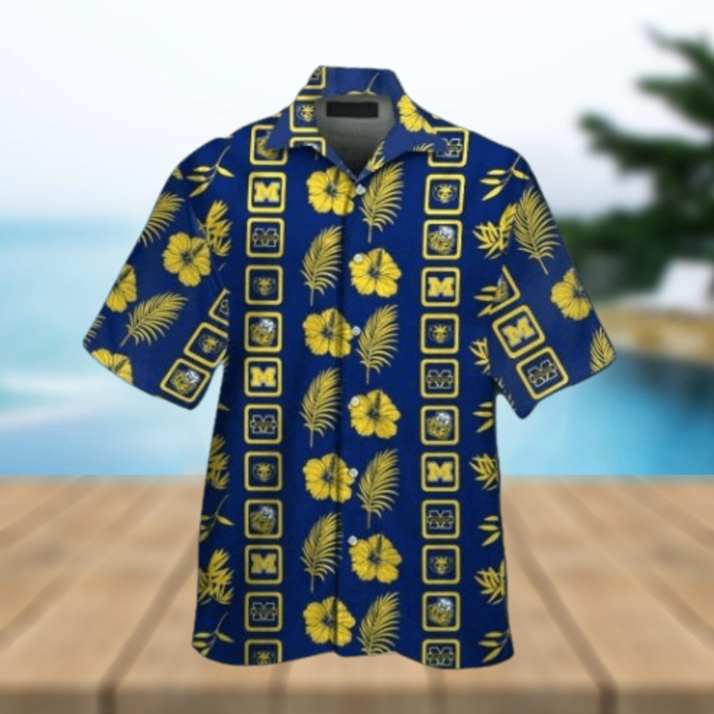 Michigan Wolverines Short Sleeve Button Up Tropical Hawaiian Shirt VER01 - Limotees