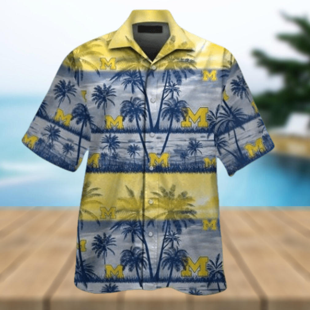 Michigan Wolverines Short Sleeve Button Up Tropical Hawaiian Shirt VER016 - Limotees