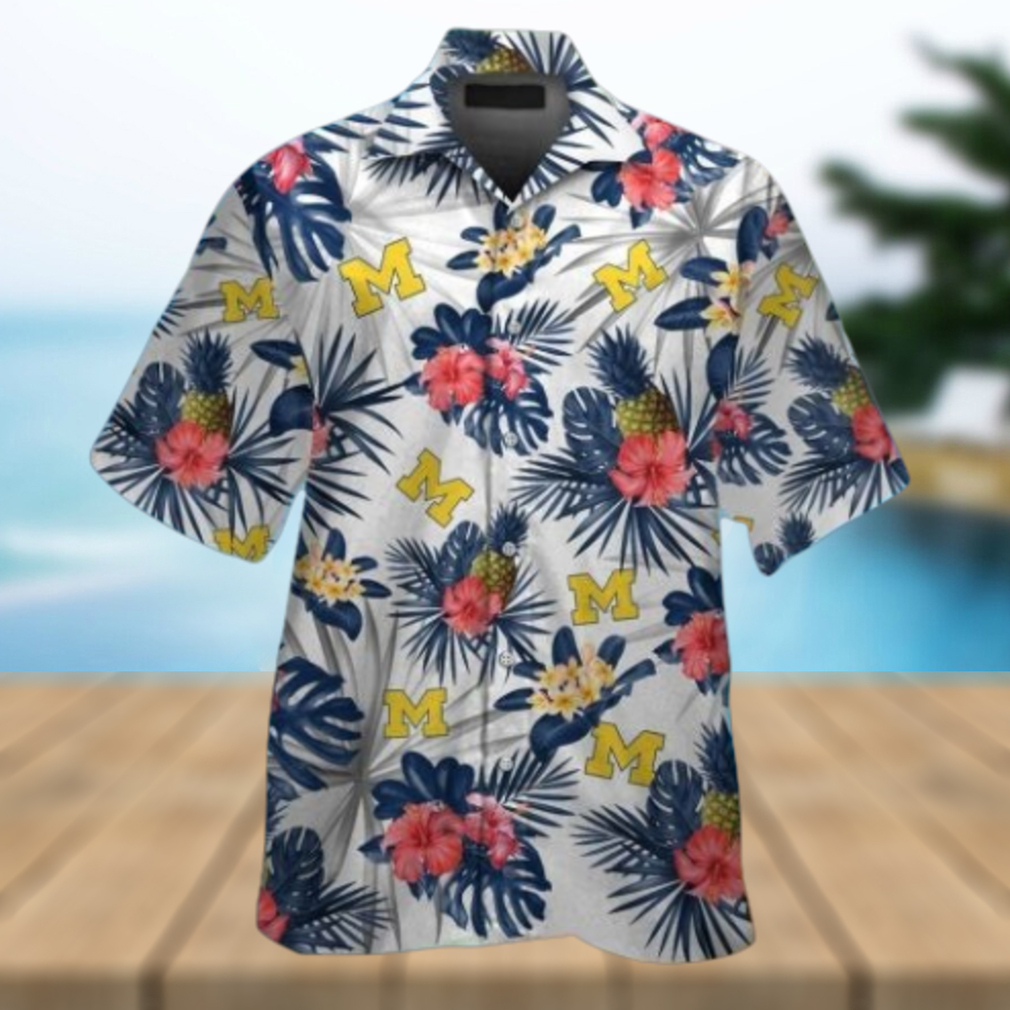 Michigan Wolverines Short Sleeve Button Up Tropical Hawaiian Shirt VER019 - Limotees