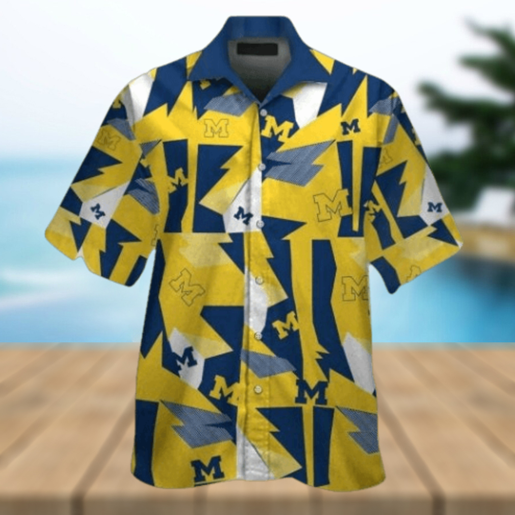 Michigan Wolverines Short Sleeve Button Up Tropical Hawaiian Shirt VER022 - Limotees