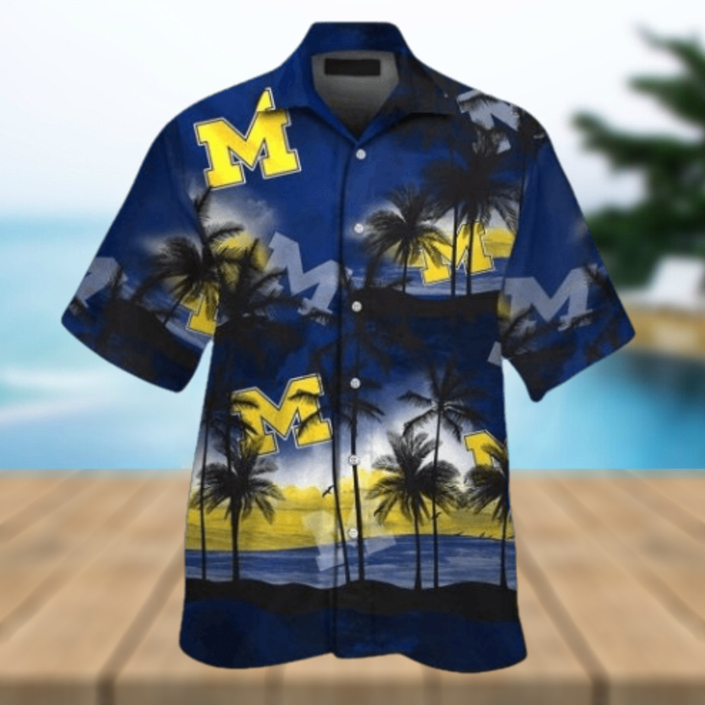 Michigan Wolverines Short Sleeve Button Up Tropical Hawaiian Shirt VER026 - Limotees