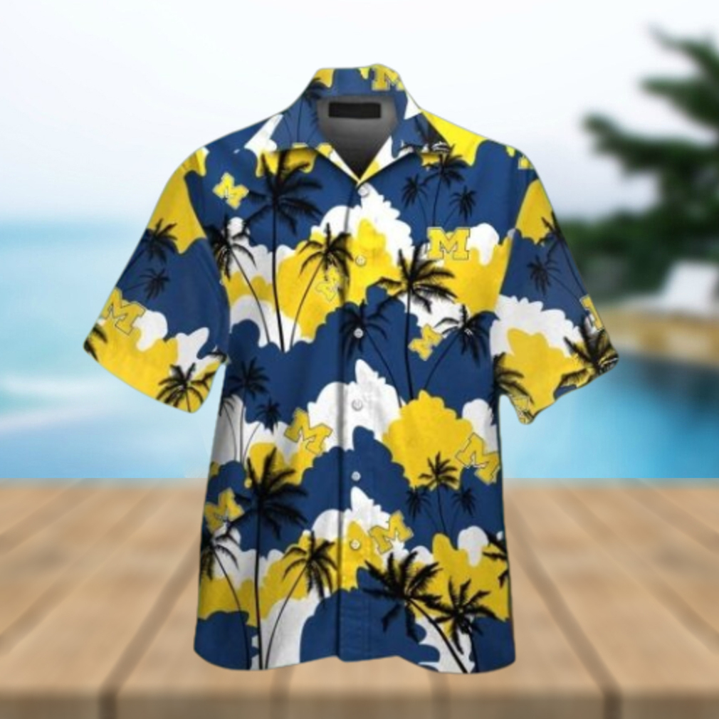 Michigan Wolverines Short Sleeve Button Up Tropical Hawaiian Shirt VER031 - Limotees