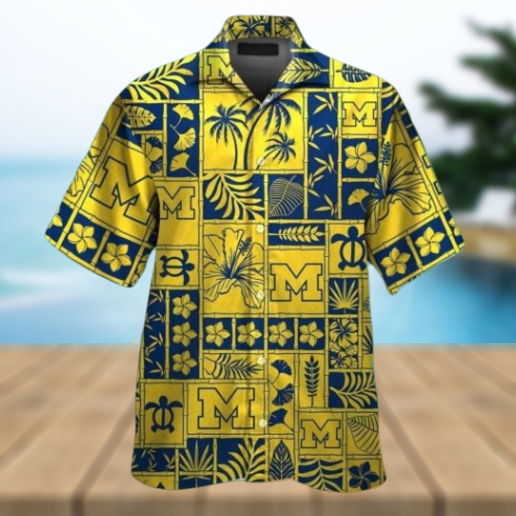 Michigan Wolverines Short Sleeve Button Up Tropical Hawaiian Shirt VER06 - Limotees