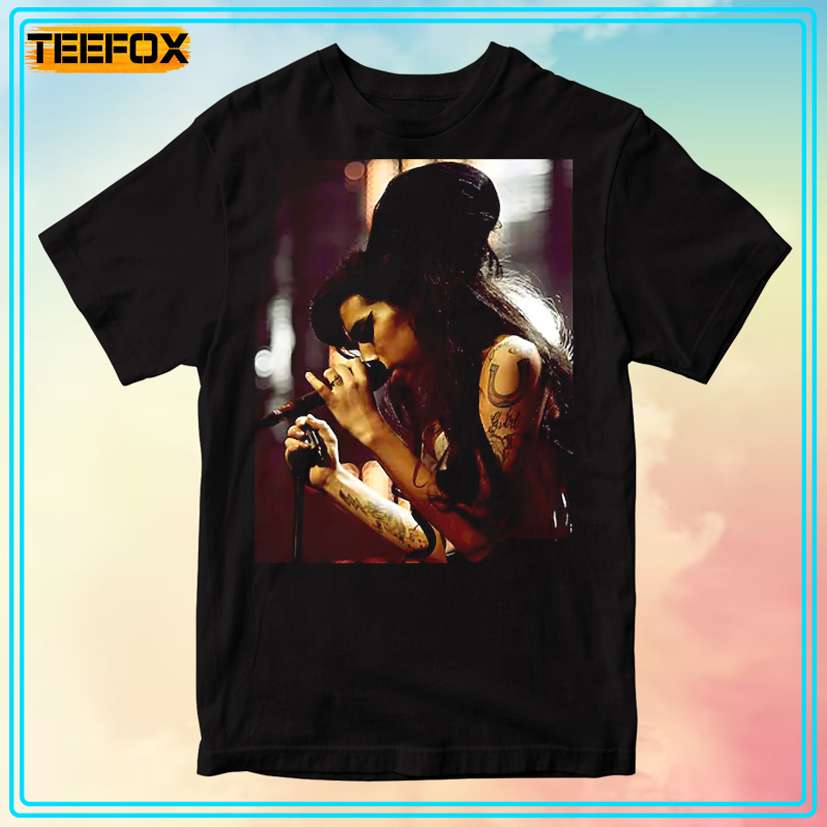 Amy Winehouse Singing Photo Unisex T-Shirt