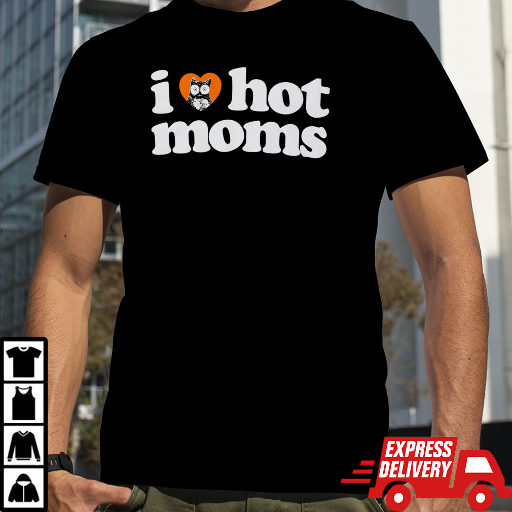 I Heart Hot Moms x Hooters shirt