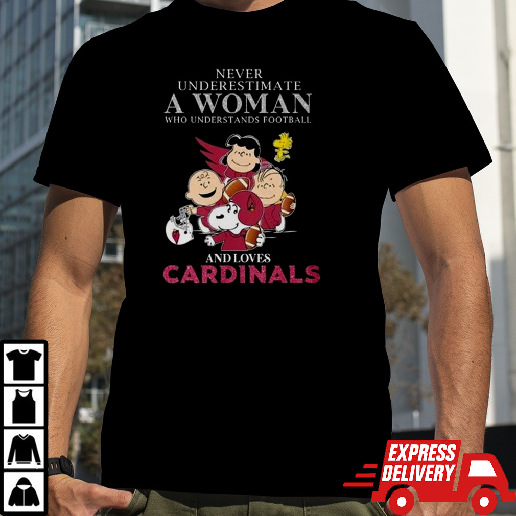 Arizona Cardinals Peanuts Snoopy Never Underestimate A Women Who Understands Football T-shirt