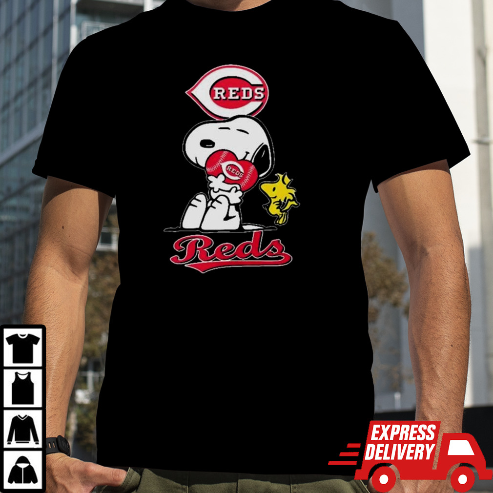 Snoopy Hug Heart Cincinnati Reds Baseball shirt